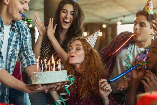 איך יודעים מהי מתנת יום הולדת לבן זוג המתאימה ביותר?

יום ההולדת  ממש מעבר לפינה וזה הזמן להתחיל לתכנן מה לקנות לבן הזוג לאירוע המיוחד הזה.
